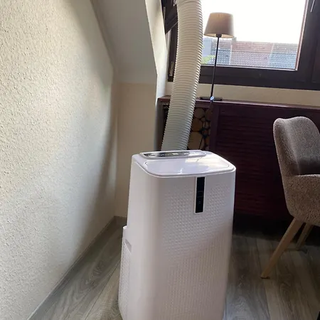 Mit Zwei Schlafzimmern Und Klimaanlage Apartament